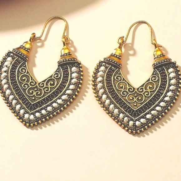 SALE New Antique Goldtone Hoops - Picture 2 of 4